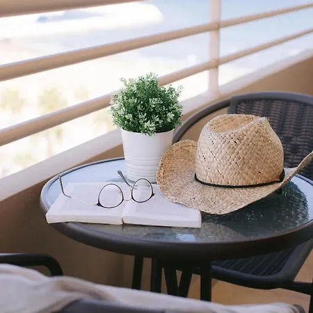 Top Floor Sea View Finikoudes Carisa Ithaki Court לרנקה
