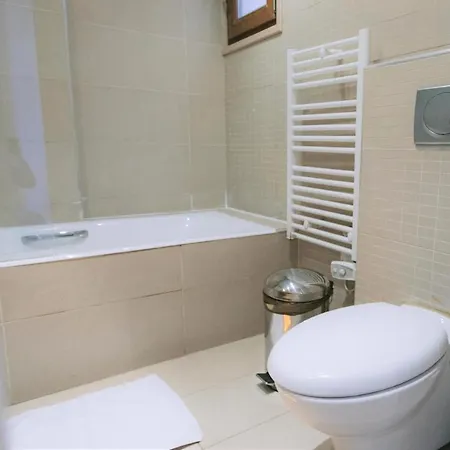 Апартаменти Top Floor Sea View Finikoudes Carisa Ithaki Court